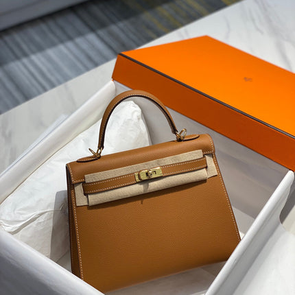 KELLY 28CM IN GOLD EPSOM CALFSKIN GOLD HARDWARE