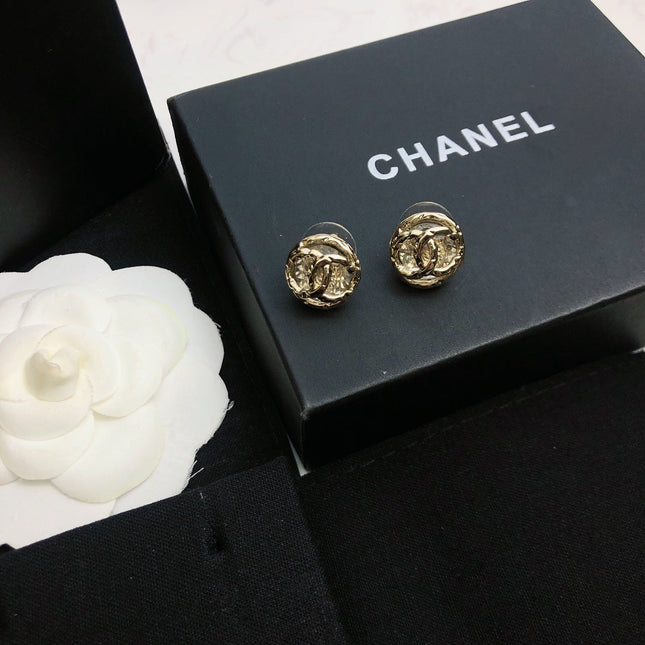 CHANEL 26S DOUBLE C LOGO CRYSTAL CABOCHON STUD EARRINGS IN GOLD METAL 633328