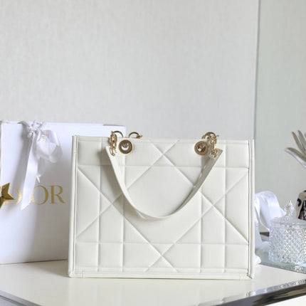 MEDIUM TOTE BOOK 26 BAG IN WHITE CALFSKIN