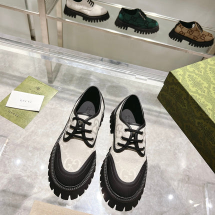 GUCCI 26S LACE-UP SHOES IN CREAM AND BLACK GG CANVAS