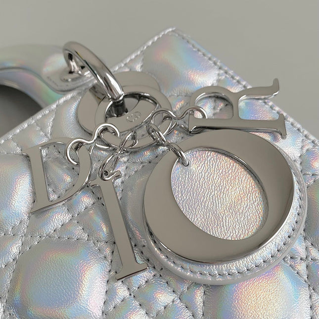 MEDIUM LADY 20 HANDBAG IN SILVER LAMBSKIN