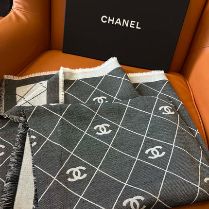 CHANEL 26S SCARF 140 IN SILK AND CASHMERE 511102