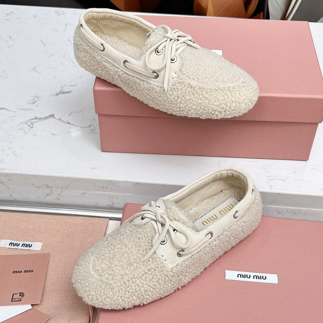 MIUMIU 26S BOAT LOAFERS IN BEIGE SHEARLING