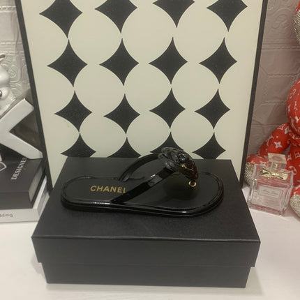 CHANEL 26S THONG SANDALS IN BLACK LAMBSKIN WITH FLORAL