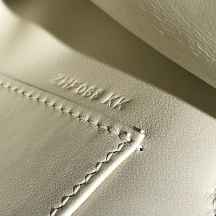 HM KELLY POCHETTE 22 IN BEIGE CALFSKIN GOLD HARDWARE