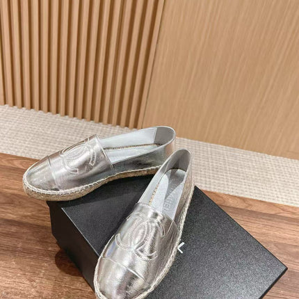 CC FLATS IN SILVER-TONE CALFSKIN KNIT SOLES