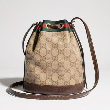 GUCCI BUCKET BAG 26S IN BEIGE GG SUPREME CANVAS AND DARK BROWN CALFSKIN