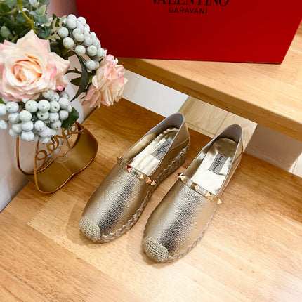 FLAT ESPADRILLE IN SILVER CALFSKIN 2 CM WITH STUDS