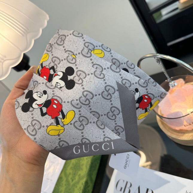 GUCCI 26S SCARF 90 IN SILK 225239