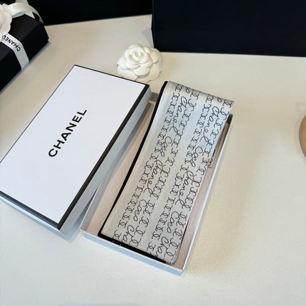 CHANEL 26S TWILLY SCARF 120 IN SILK 395876