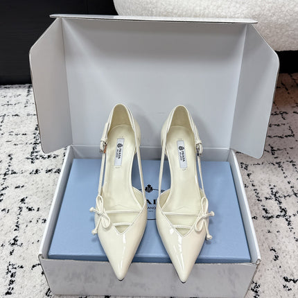 PRADA 26S POINTED-TOE HIGH HEELS 75MM IN IVORY WHITE PATENT CALFSKIN WITH BOW