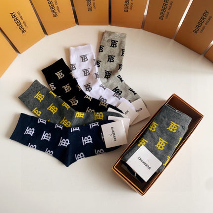 BURBERRY 26S CREW SOCKS 208891 (1 BOX)