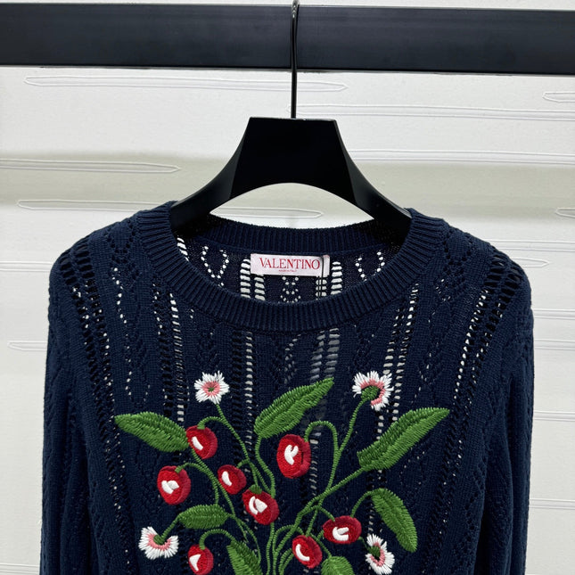 VALENTINO CREW NECK LONG-SLEEVE EMBROIDERED KNIT TOP 274958