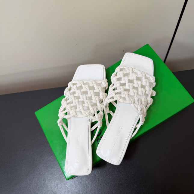 BOTTEGA VENETA 26S WOVEN STRAP SANDALS IN WHITE LAMBSKIN