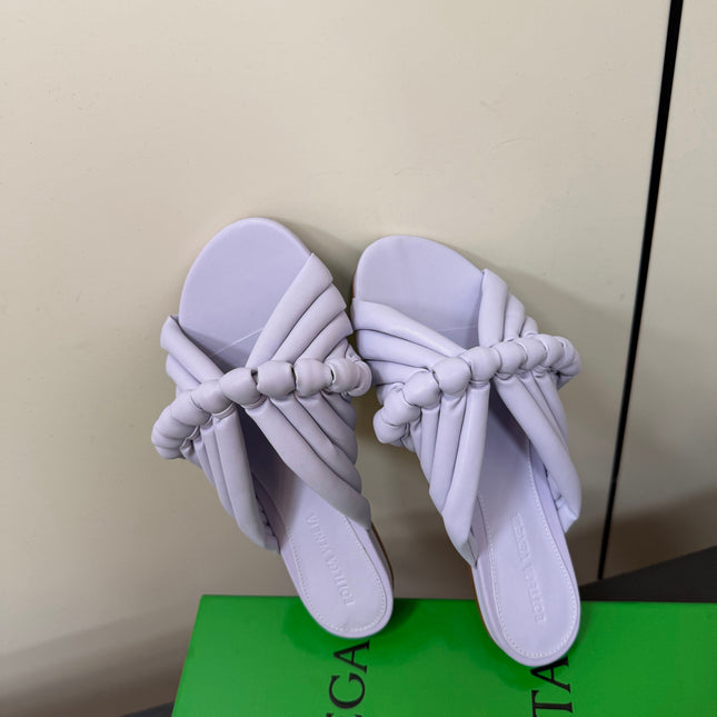 BOTTEGA VENETA 26S BRAIDED STRAP SANDALS IN LIGHT PURPLE LAMBSKIN