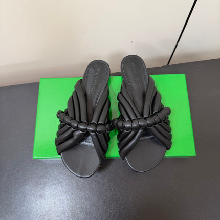BOTTEGA VENETA 26S BRAIDED STRAP SANDALS IN BLACK LAMBSKIN