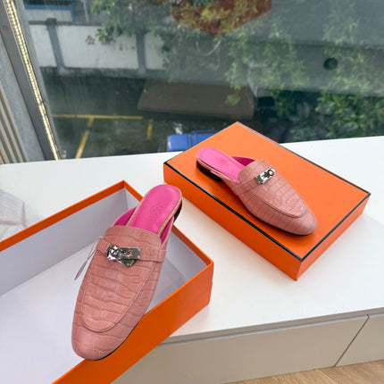HM 26S DESTIN MULES IN PASTEL PINK CROCODILE-EFFECT LEATHER