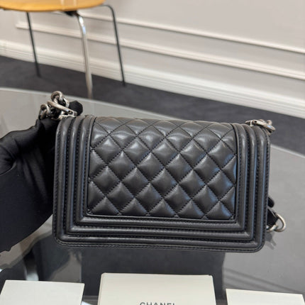 SMALL BOY BAG 20 IN BLACK CALFSKIN SILVER HARDWARE
