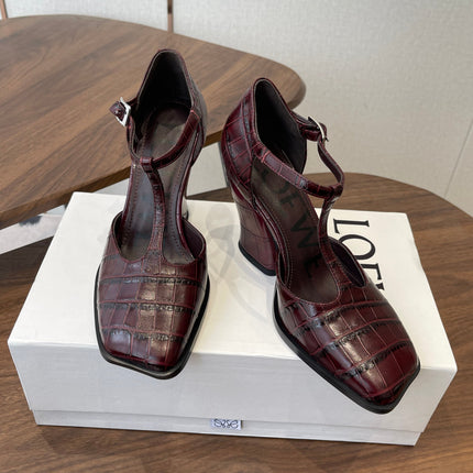 LOEWE 26S ONDA 90MM T-STRAP HIGH-HEEL SHOES IN WINE RED EMBOSSED CROCODILE CALFSKIN