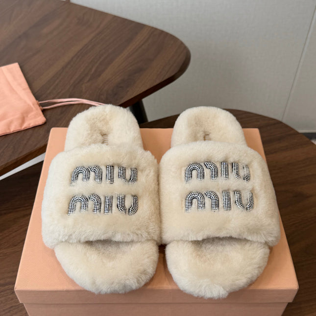 MIUMIU 26S CRYSTAL LOGO SLIDES IN LIGHT BEIGE SHEARLING