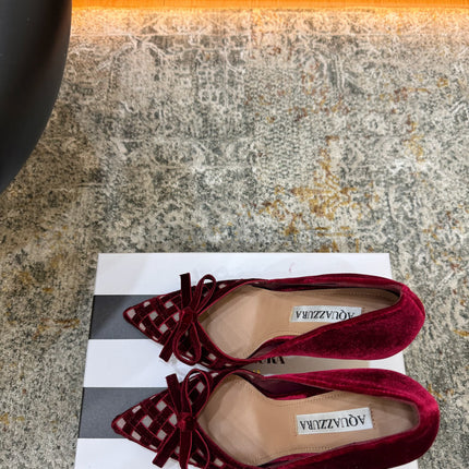 AQUAZZURA 26S BELGRAVIA PUMPS 105 MM IN DARK RED VELVET WITH BOW