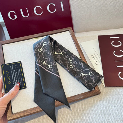 GUCCI 26S SCARF 90 IN SILK 156518