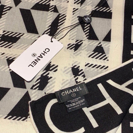 CHANEL 26S SCARF 140 IN SILK AND CASHMERE 510955