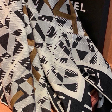 CHANEL 26S SCARF 140 IN SILK AND CASHMERE 510955
