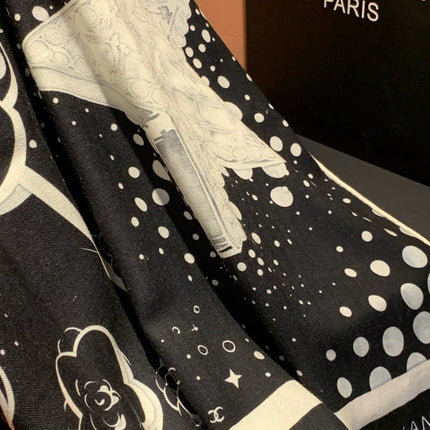 CHANEL 26S SCARF 140 IN SILK AND CASHMERE 510992