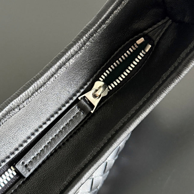 BOTTEGA VENETA 25S VENETO BAG 27 IN BLACK CALFSKIN SILVER HARDWARE