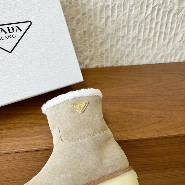 PRADA 25S ANKLE BOOTS 40 MM IN LIGHT BEIGE SUEDE SHEARLING-LINED