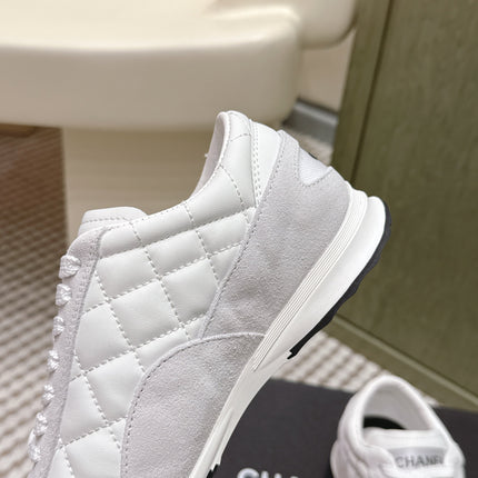 CHANEL 25S SNEAKERS IN WHITE CALFSKIN AND SUEDE