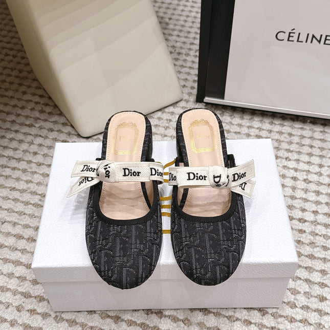 DIOR 26S CLOSED-TOE LOW-HEEL MULE IN BLACK OBLIQUE JACQUARD WITH BOW