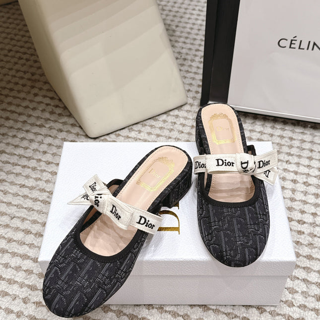 DIOR 26S CLOSED-TOE LOW-HEEL MULE IN BLACK OBLIQUE JACQUARD WITH BOW