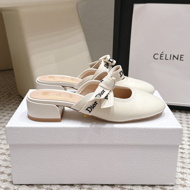 DIOR 26S CLOSED-TOE LOW-HEEL MULE IN IVORY WHITE CALFSKIN WITH BOW