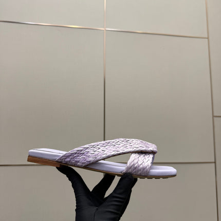 BOTTEGA VENETA 26S SANDALS IN LIGHT PURPLE CALFSKIN AND RAFFIA