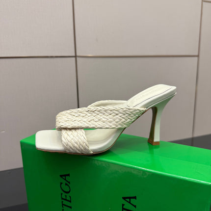 BOTTEGA VENETA 26S HEELED SANDALS 95 MM IN CREAM WHITE CALFSKIN AND RAFFIA