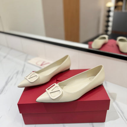 VALENTINO 26S BALLET FLATS IN CREAM WHITE SMOOTH CALFSKIN
