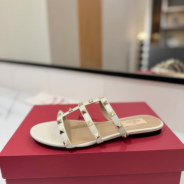 VALENTINO 26S SANDALS IN CREAM WHITE CALFSKIN WITH GOLD STUDS