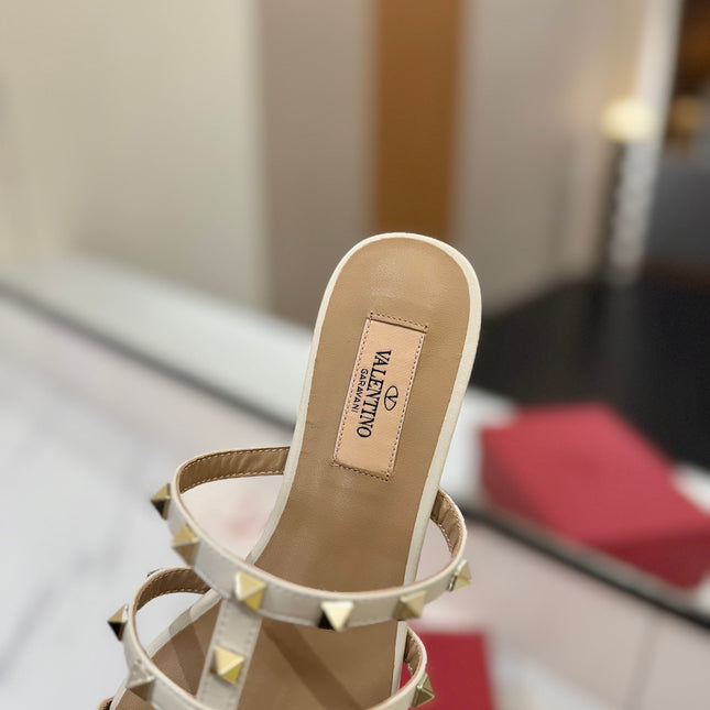 VALENTINO 26S SANDALS IN CREAM WHITE CALFSKIN WITH GOLD STUDS