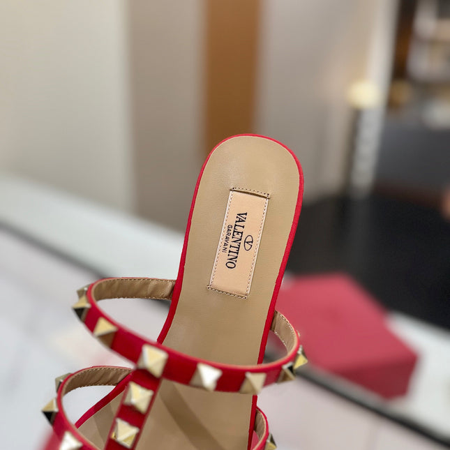 VALENTINO 26S SANDALS IN RED CALFSKIN WITH GOLD STUDS
