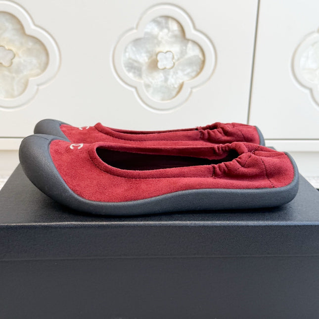 CHANEL 26S BALLET FLATS IN RED SUEDE AND BLACK LAMBSKIN