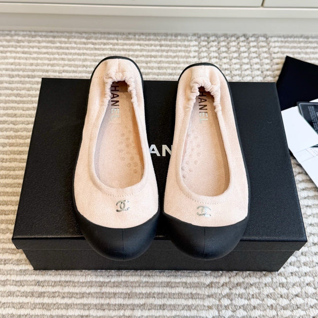CHANEL 26S BALLET FLATS IN LIGHT PINK SUEDE AND BLACK LAMBSKIN