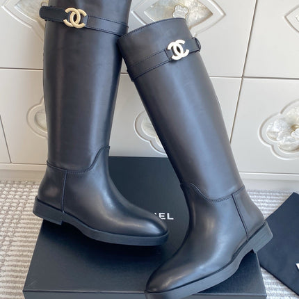 CHANEL 26S KNEE HIGH RIDING BOOTS IN BLACK CALFSKIN GOLD TONE CC LOGO BUCKLE STRAP