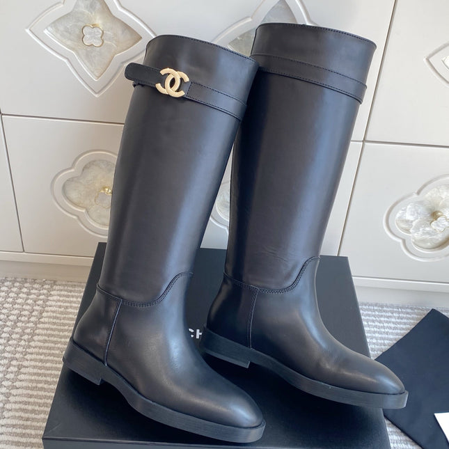 CHANEL 26S KNEE HIGH RIDING BOOTS IN BLACK CALFSKIN GOLD TONE CC LOGO BUCKLE STRAP