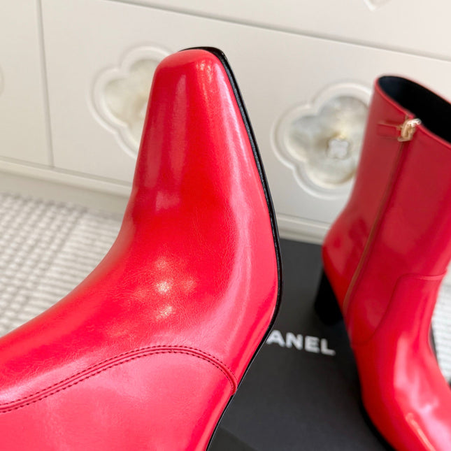 CHANEL 26S HIGH HEEL ANKLE BOOTS 70 MM IN RED CALFSKIN SQUARE TOE
