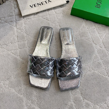 BOTTEGA VENETA 26S SQUARE-TOE SLIDE SANDALS IN SILVER LAMBSKIN
