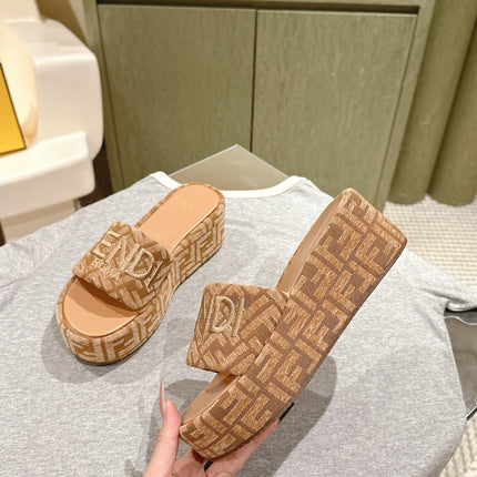 FENDI 26S PLATFORM SANDALS IN LIGHT BROWN FABRIC