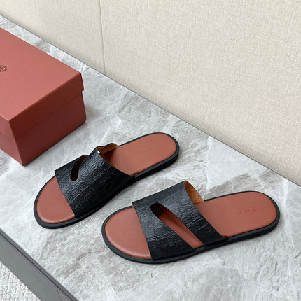 LP 26S CUTOUT SLIDES IN BLACK GRAINED CALFSKIN