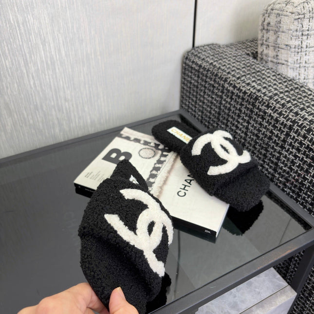 CHANEL 26S SLIDE SANDALS IN BLACK SHEARLING AND WHITE CC LOGO SQUARE TOE